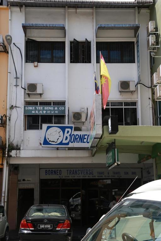 Gibbon Guesthouse Kuching Exterior photo