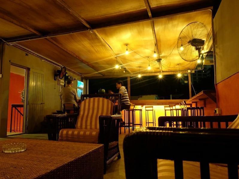 Gibbon Guesthouse Kuching Exterior photo