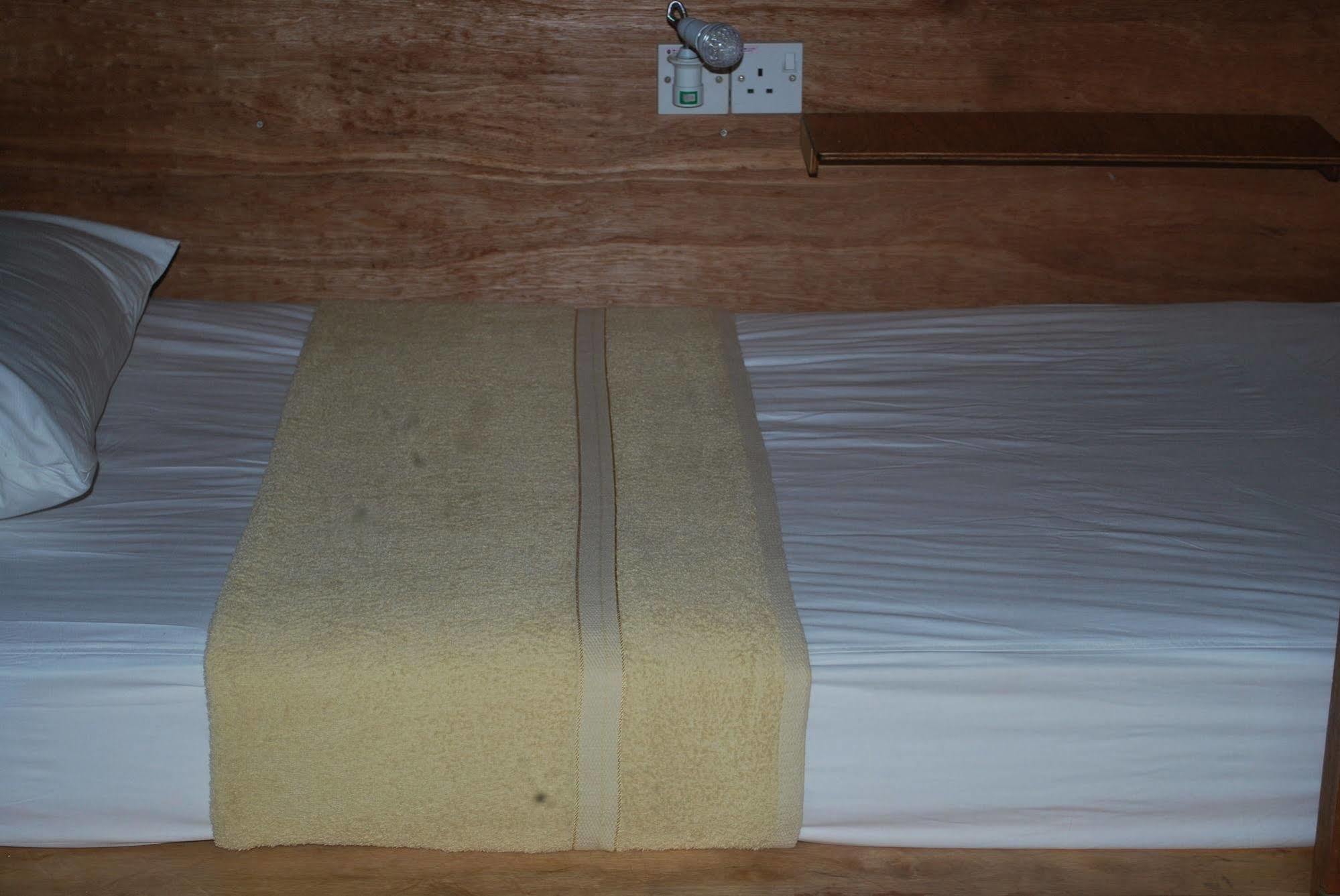 Gibbon Guesthouse Kuching Exterior photo